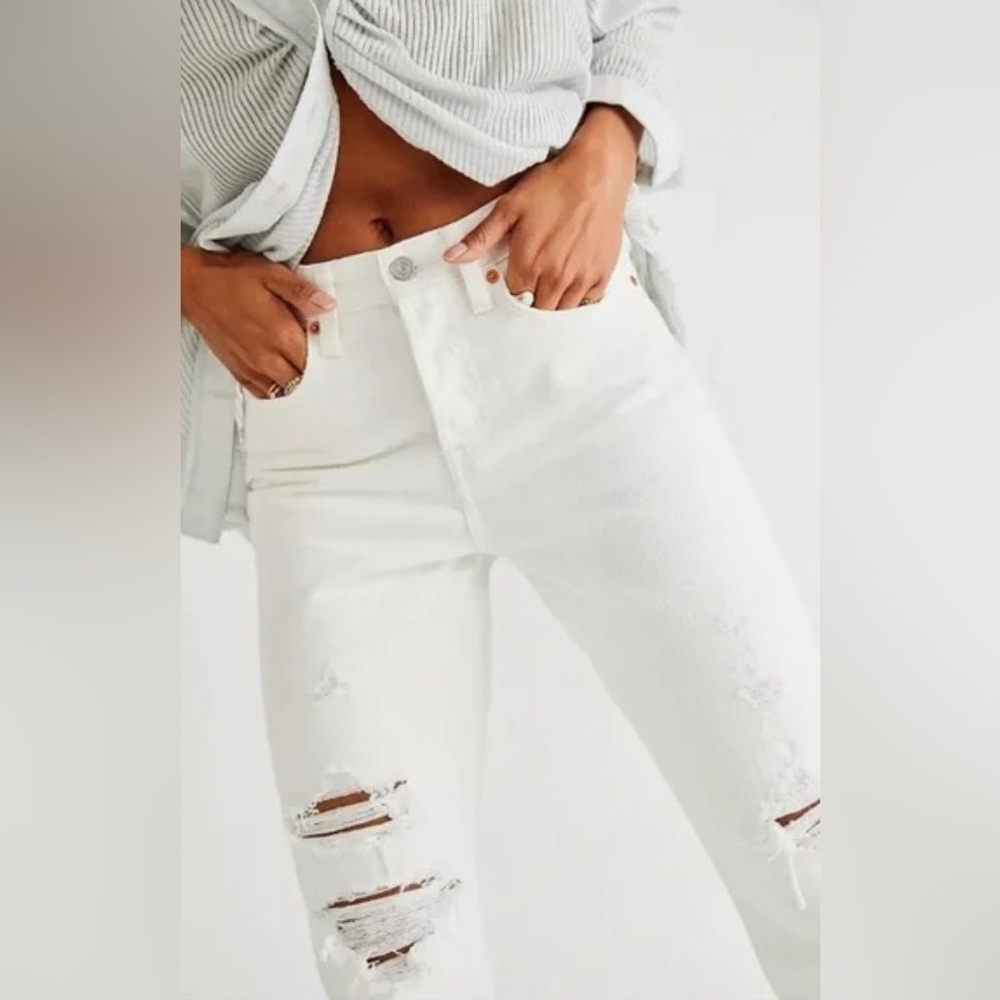 Levi’s Premium Wedgie Straight Jeans – White Distressed Raw Hem - Size 27 - Picture 4 of 11